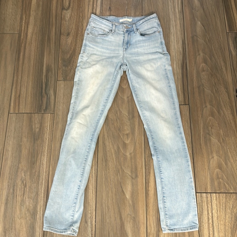 Levi’s mid rise skinny size 2 denim jeans light wash straight leg